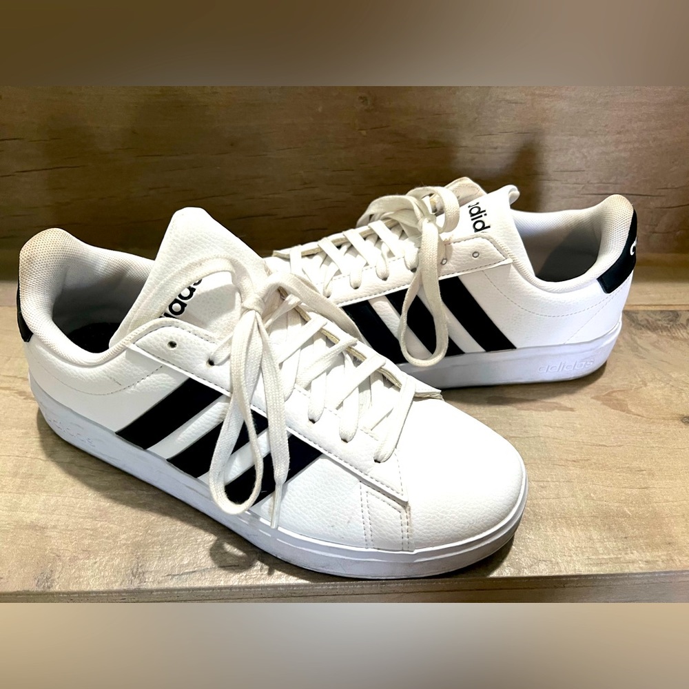 Adidas Sneakers
